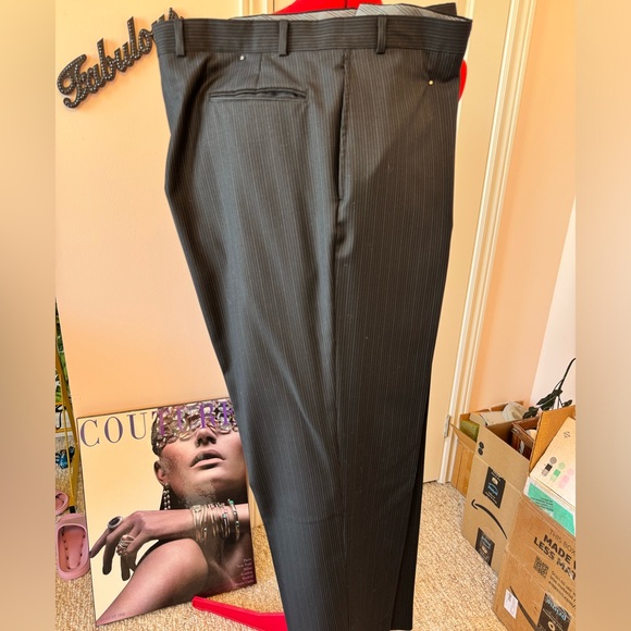 Calvin Klein mens suit like new. Charcoal grey with pinstripes. Wool - Picture 12 of 16